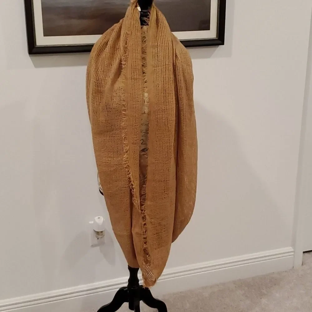 Beautiful 100% acrylic Collection XIIX scarf